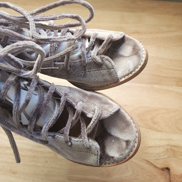 Jeffrey Campbell Velvet Taupe Lace Up Block Heel Sandal Strappy Festival Boho 9 - Picture 3 of 10